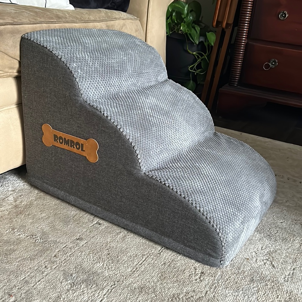 New Romroll pet stairs ramp.